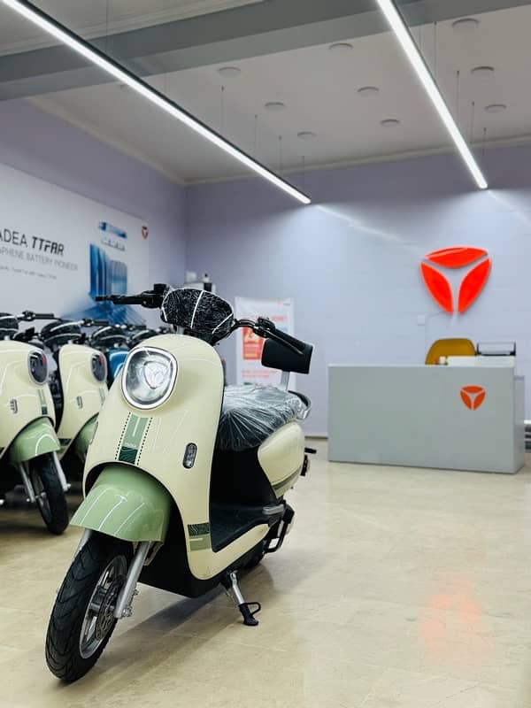 Yadea M3 Electric Scooter /Electric Vehicle / Evee Aima Metro / Scooty 3