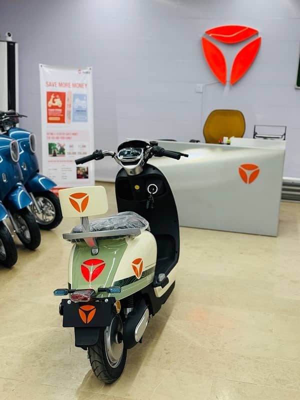 Yadea M3 Electric Scooter /Electric Vehicle / Evee Aima Metro / Scooty 5