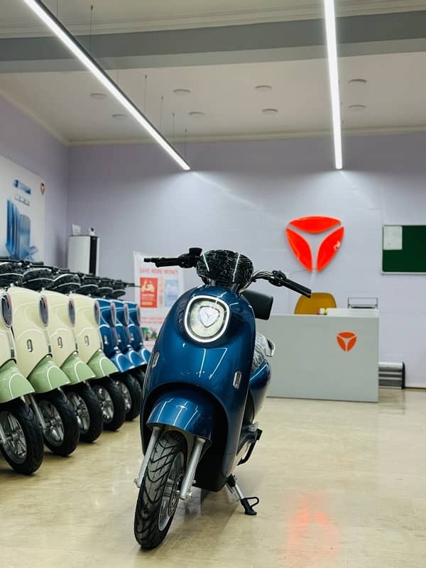 Yadea M3 Electric Scooter /Electric Vehicle / Evee Aima Metro / Scooty 6