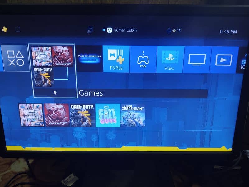 PLAYSTATION 4 500GB with 2 physical discs 0