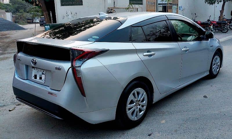 Toyota Prius 2018 5