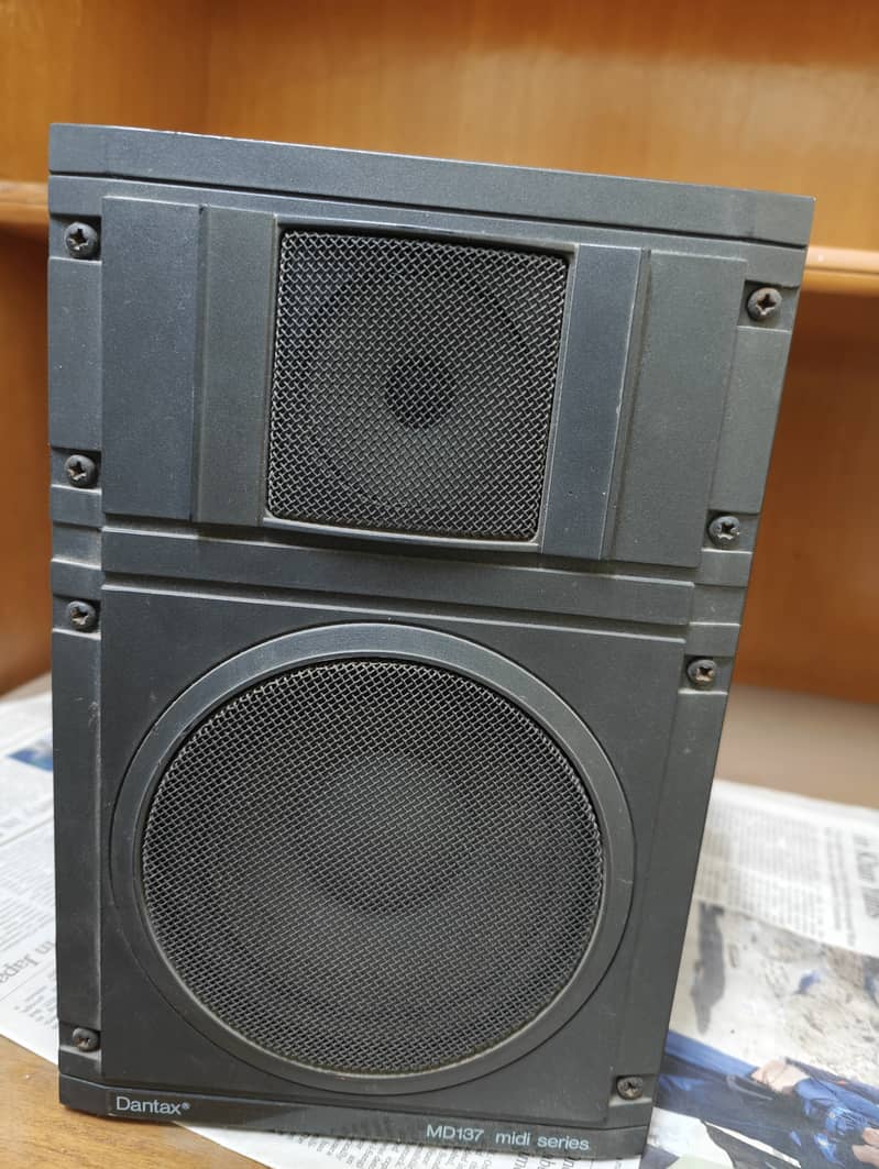 Dantax MD 137 Speakers 1