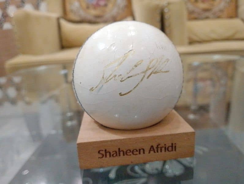 Shaheen Afridi sign ball | original pepsi hard ball 0