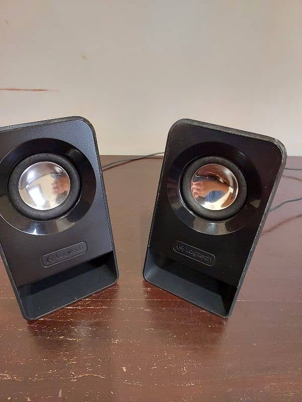 Logitech z213 2.1 Channel Speakers 0