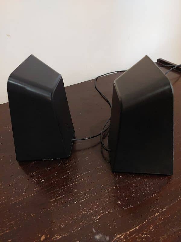 Logitech z213 2.1 Channel Speakers 2