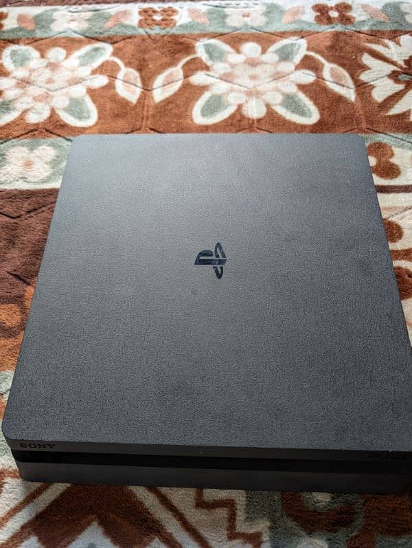 PlayStation 4 Slim 0