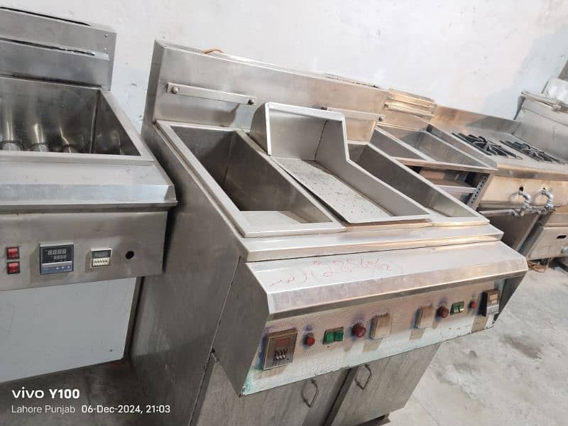 used deep fryer double tank with centre tray . pizza oven fast food 2