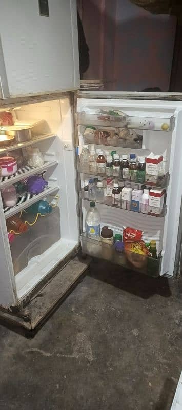 Refrigerator 0