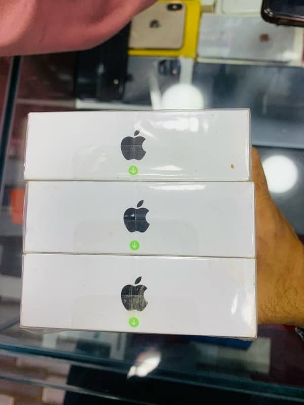 Factory Unlock iPhone 11 64gb Apple pack fixed price box pack 2