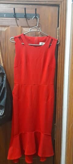 Red short sleeve dress