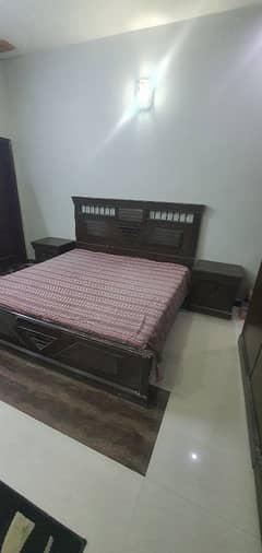 Bedroom set with Dressing table and 3 door Cupboard available for sale