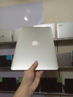 apple MacBook pro 2014 model  i5 8gb Rem 256ssd 13. inch screen size