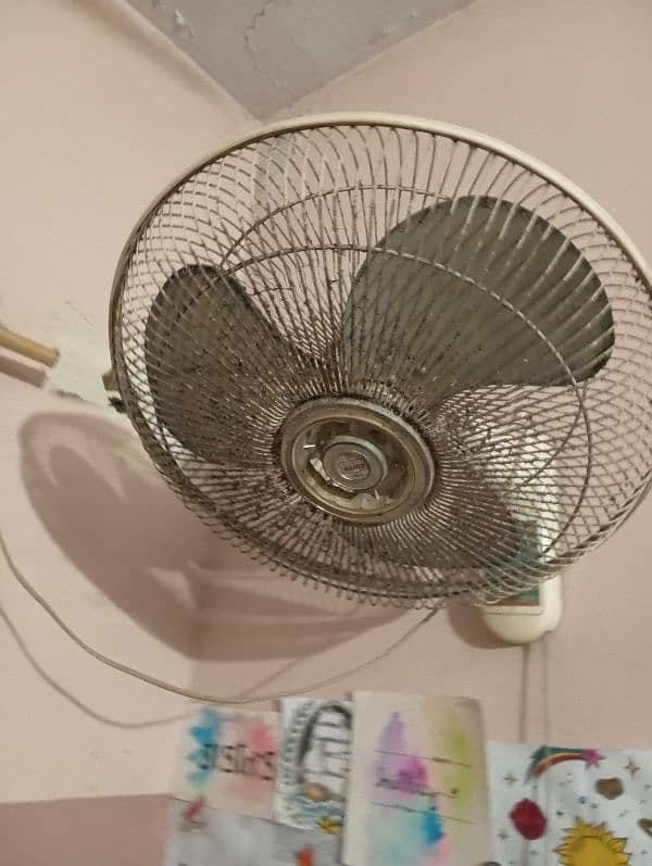 good condition bracket fan 0