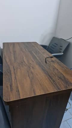 Computer Table for sale in 10/10 condition