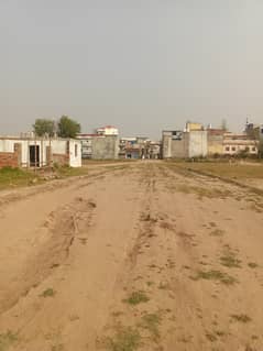 Installment PLOT available 4 Marla 5 Marla 7.8. 10. or 1 kinal Plot available 3 Year Plan Nilor Islamabad Registery intiqal Tahir Khan 03115850472