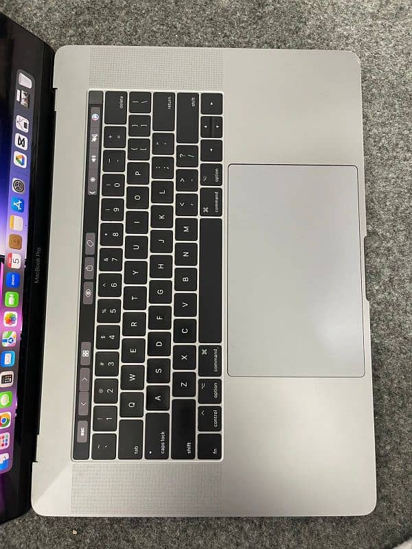 MacBook pro 2017 7