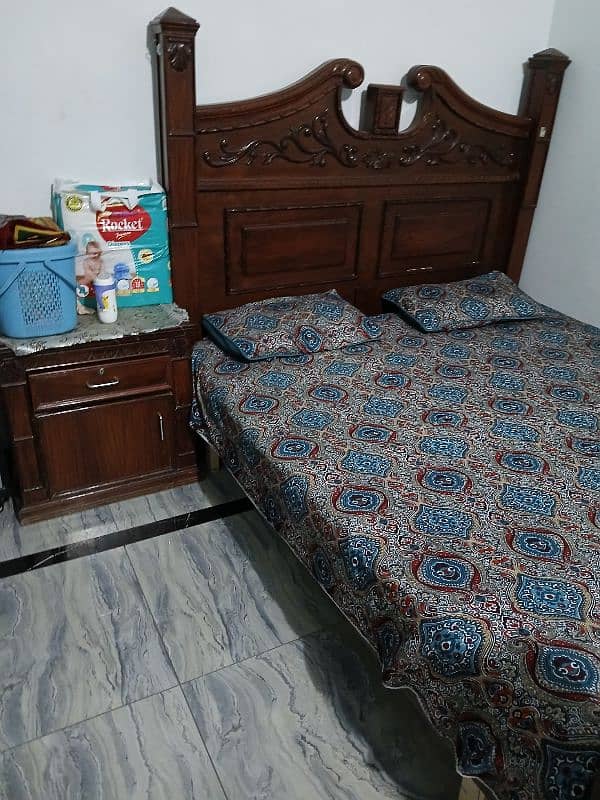 bed with 2 side table without matress 1