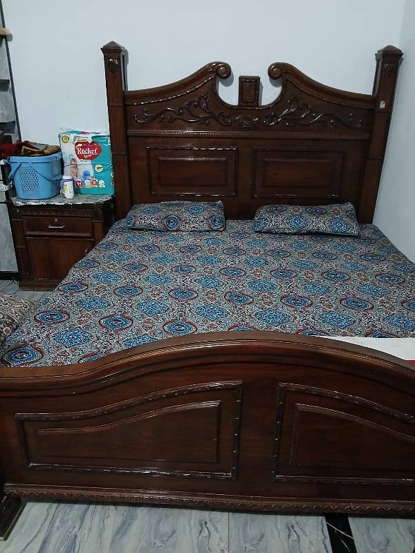 bed with 2 side table without matress 2