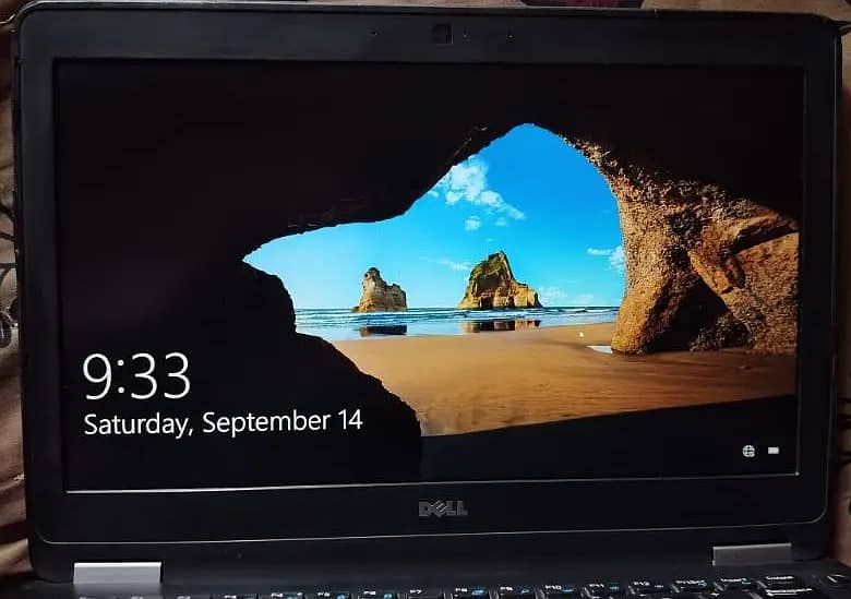 Dell Laptop core i5 6th gen 12/256GB good battery backup 2