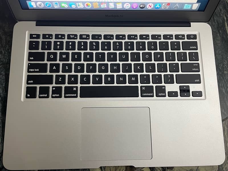 MacBook Air 2017, 8-128 5