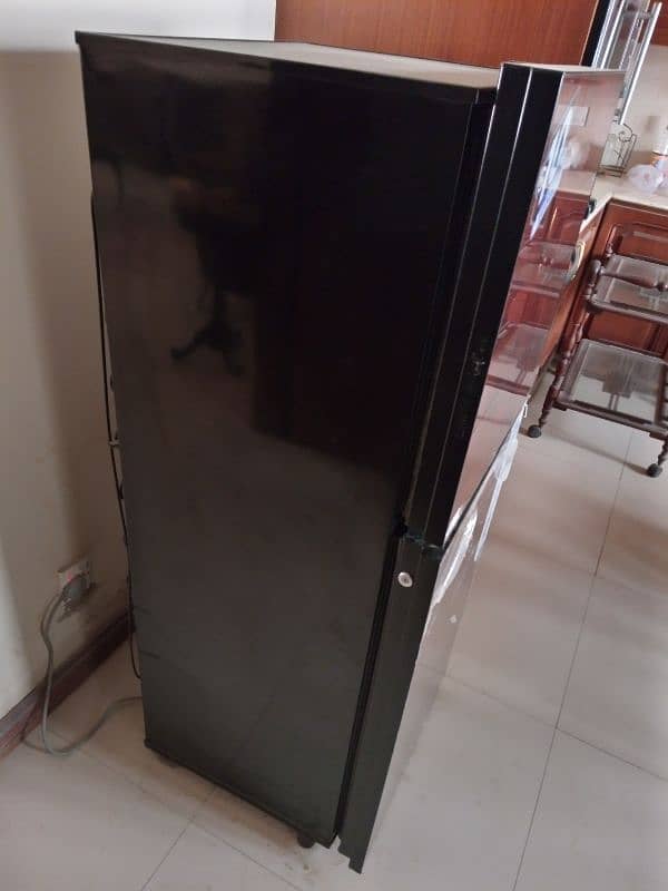 Brand new condition PEL refrigerator/fridge 2