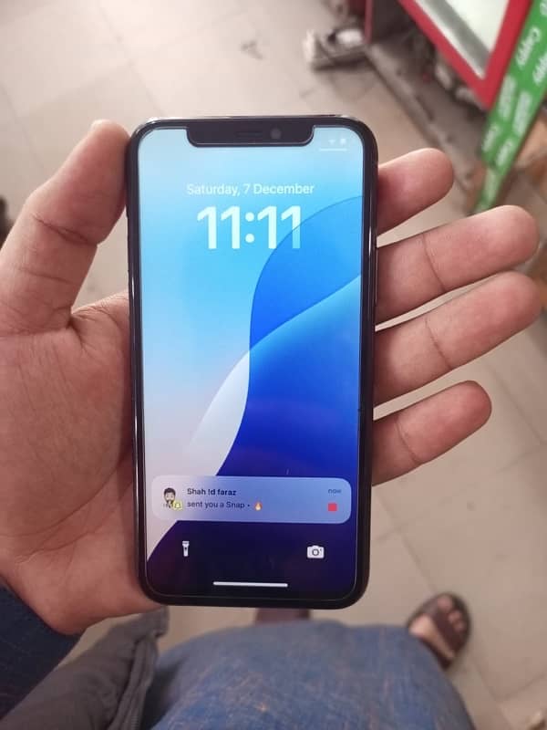 I PHONE 11 PRO 4