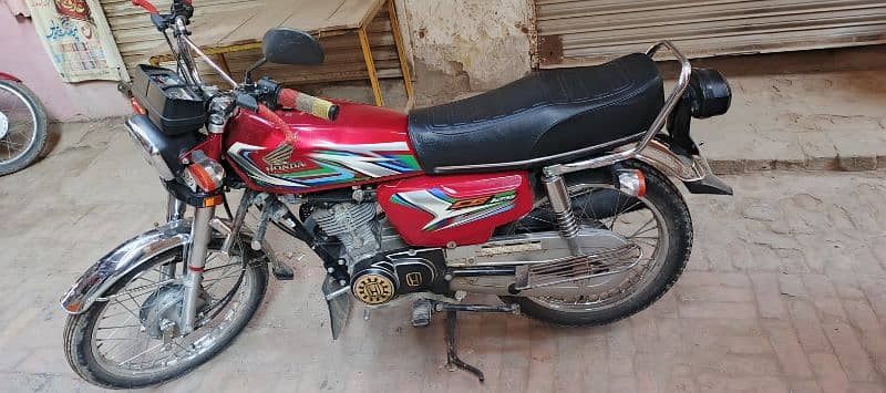 For Sale: Honda 125 (2023 Model) - Red 4