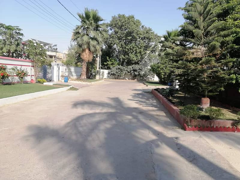 Spacious 350 Sq Yards House With 5 Bedrooms For Sale In Falcon Complex, Malir Cantt 2