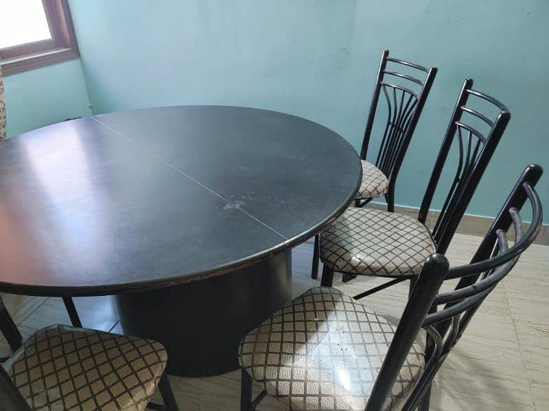 Round Dinning table for Sale 4