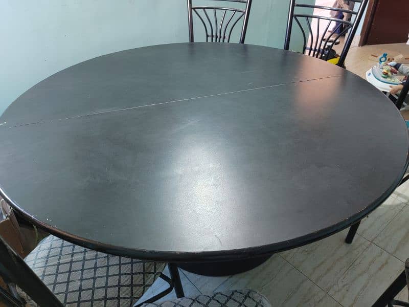 Round Dinning table for Sale 5