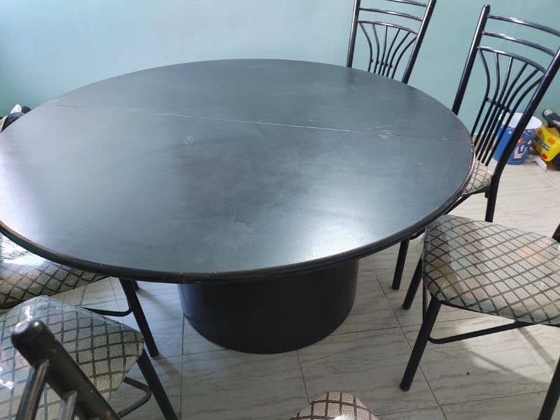 Round Dinning table for Sale 6