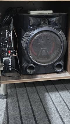 LG speaker with amplifiers