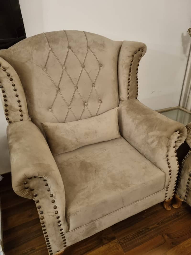 1 SREATER 2 PICS SOFA FOR SALE 0