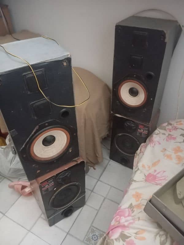 subwoofer and amplifier 3