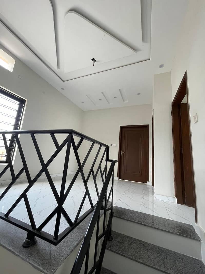 3 MARLA FACING PARK TRIPPLE STOREY BRAND NEW HOUSE WITH ROOF GARDEN FOR SALE AT HOT LOCATION 13