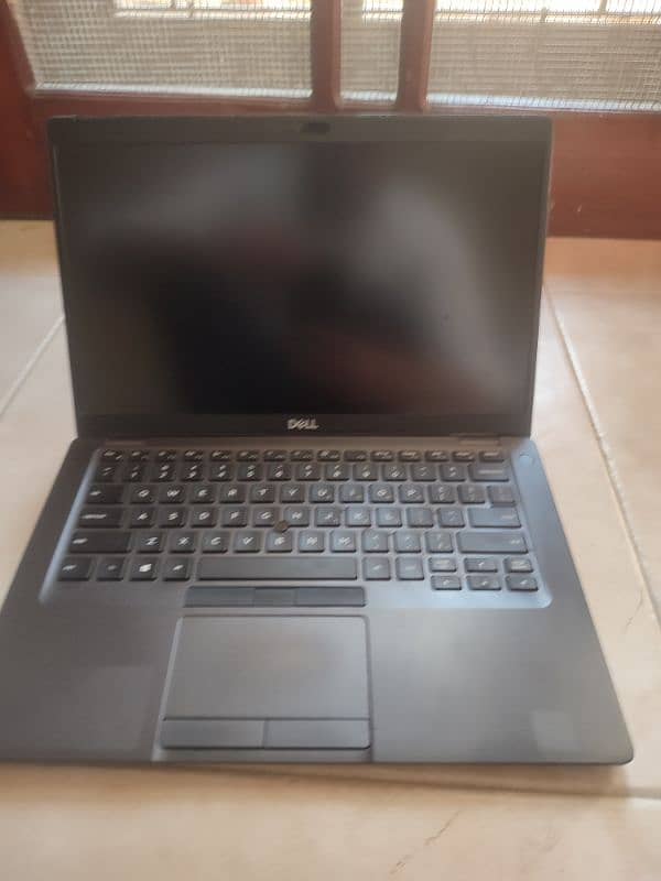 Dell Latitude 5400 8/500gb 8th gen(with bag and charger) 1