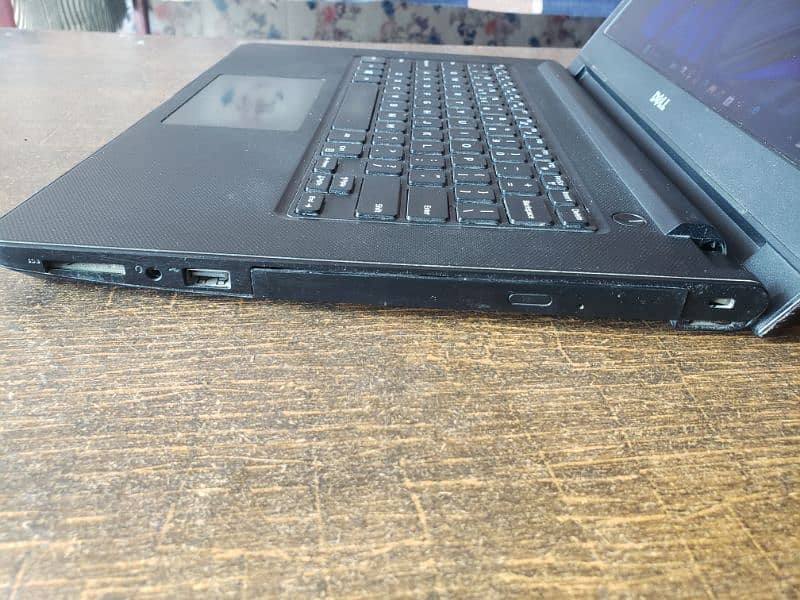 Dell Inspiron 15-3567 i7  7 Gen 8 GB RAM 3