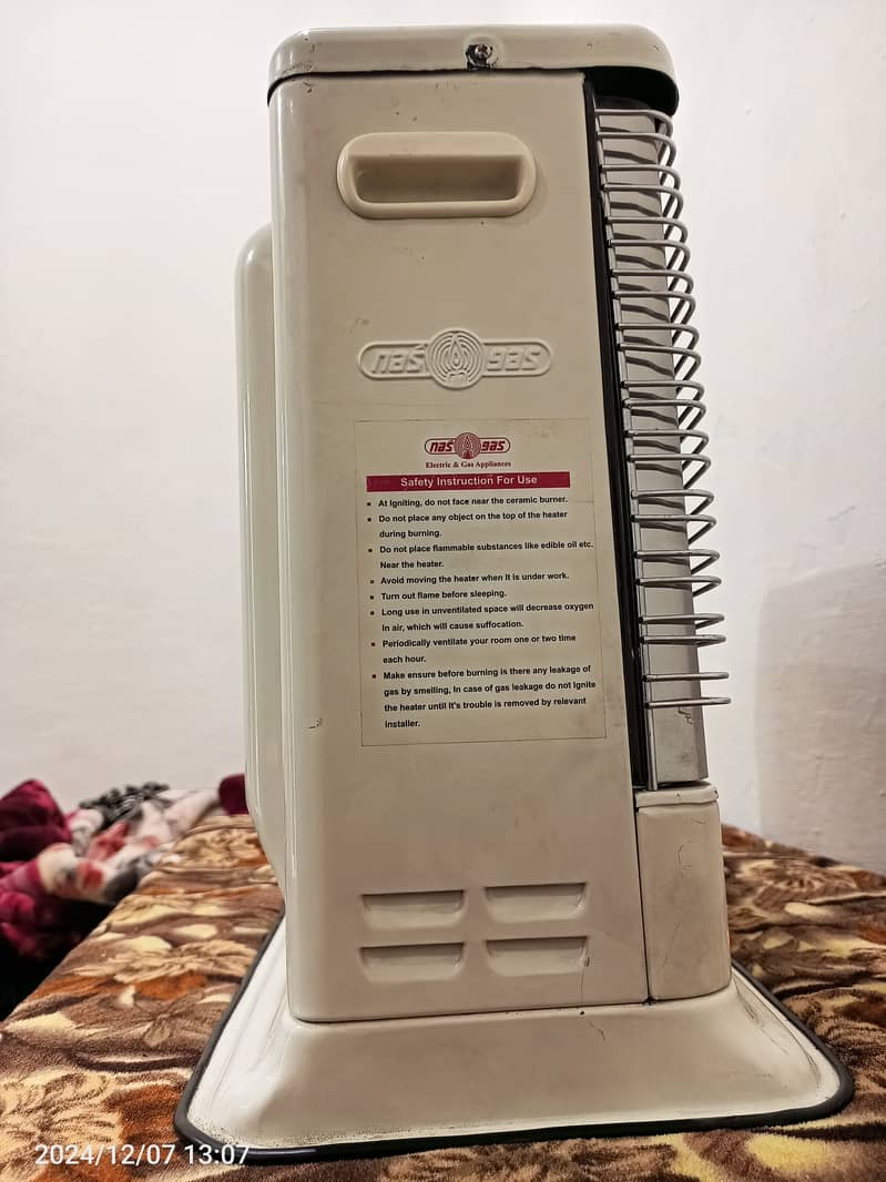 GAS ROOM HEATER MODEL DG 2000 only  few months used 1