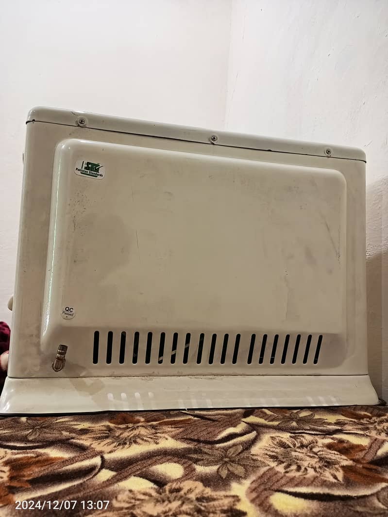 GAS ROOM HEATER MODEL DG 2000 only  few months used 2