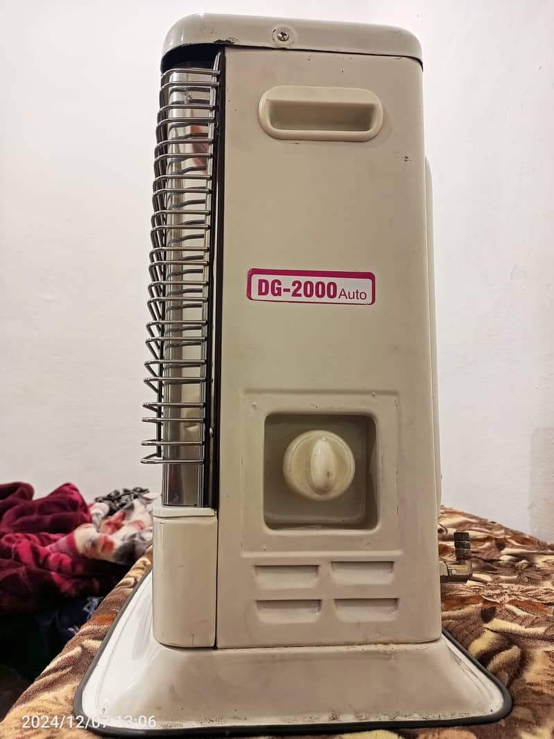 GAS ROOM HEATER MODEL DG 2000 only  few months used 3