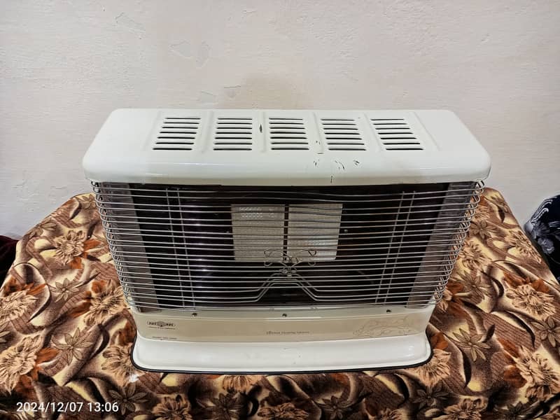 GAS ROOM HEATER MODEL DG 2000 only  few months used 4