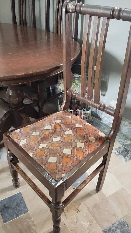 wood dining table. condition 10/9 1