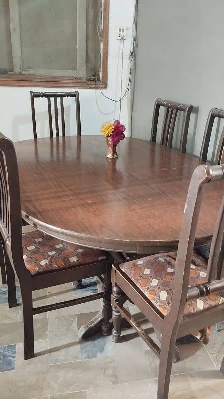 wood dining table. condition 10/9 2