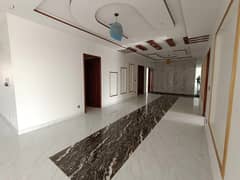 1000sq yd Luxury Villa with Designer Kitchen, Washroom and Elevation. Ready to Move