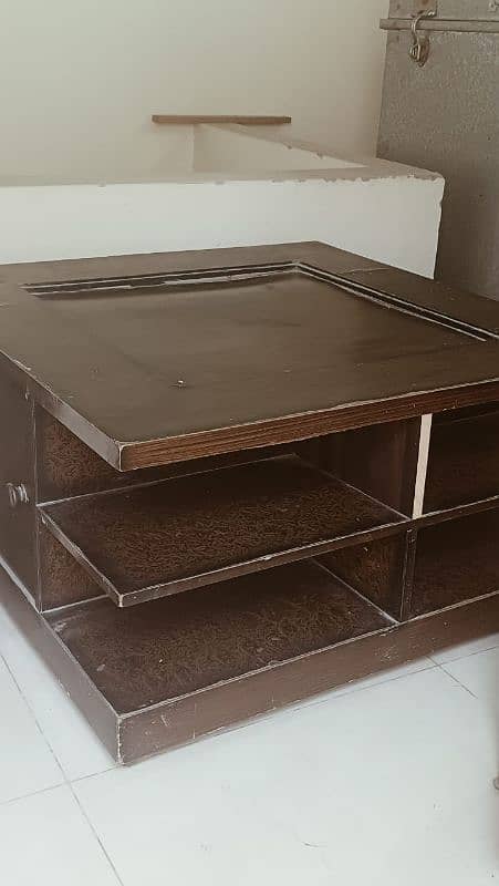 center table for sale with shelves and caben. . 3 fit size 0