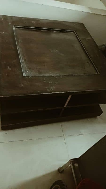 center table for sale with shelves and caben. . 3 fit size 3