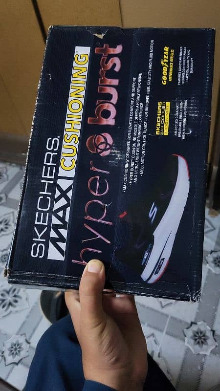 SKECHERS  MAX CUSHIONING  hyper burst 2