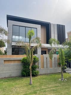 01 Kanal Ultra Modren Design Banglow With Full Basement For Sale ,Home Threter/Swimming Pool, Top Location Of DHA