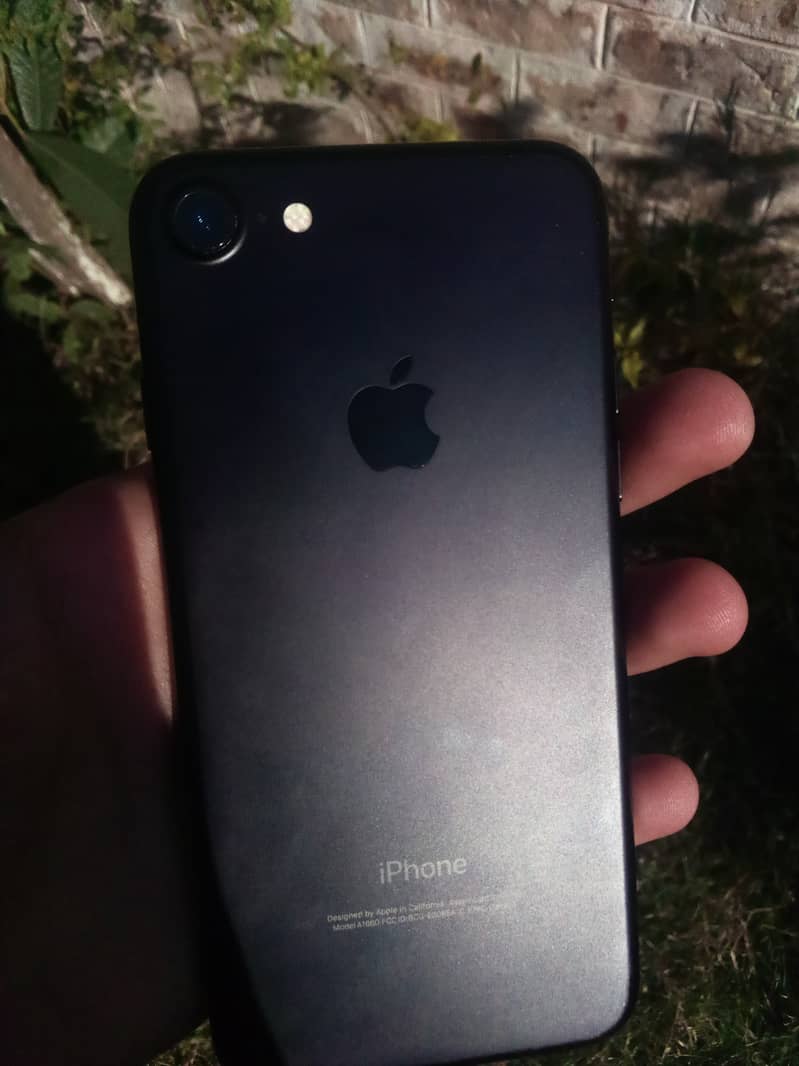 I phone 7 non pta 32gb 10/10 condition 1