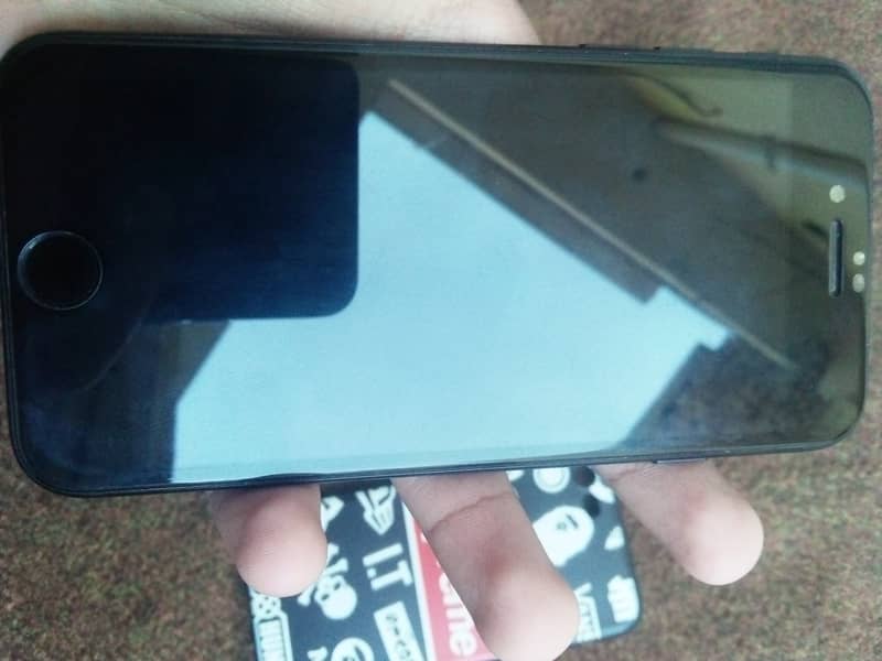 I phone 7 non pta 32gb 10/10 condition 2